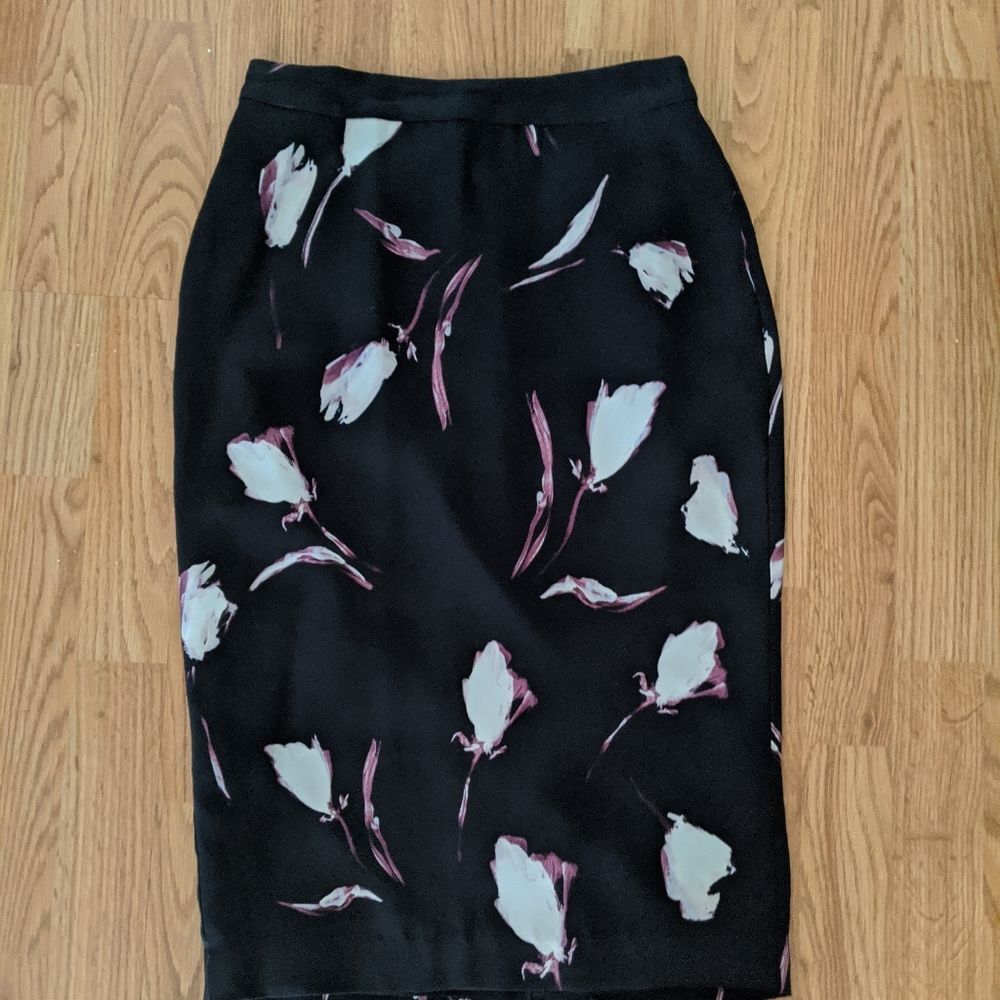Classiques Entier silk dark floral pencil skirt
